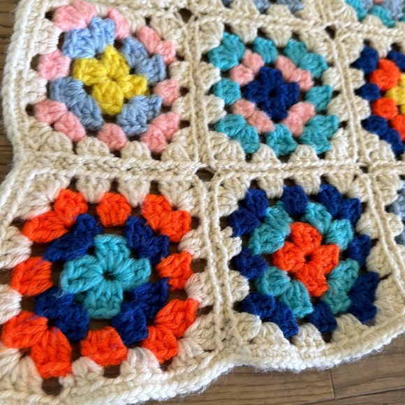 Vintage Handmade Crocheted Granny Square Baby Blanket 29”x34” - Picture 2 of 3